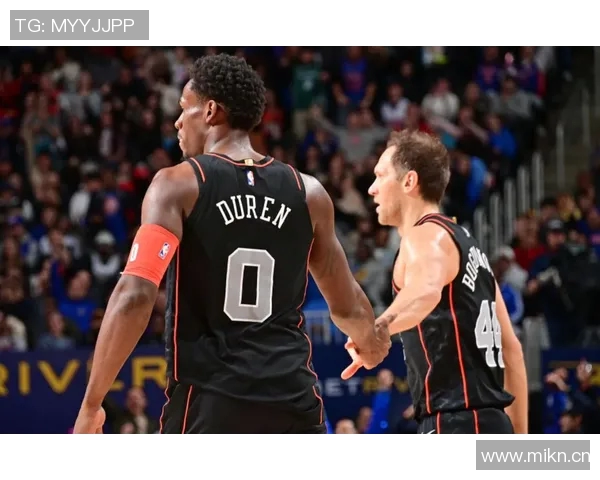 活塞客场击败马刺，格里芬29分逆转比赛