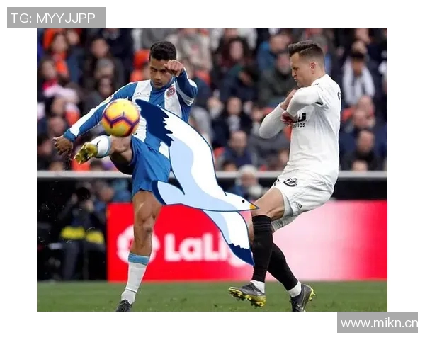 瓦伦西亚主帅下课,球队陷入危机:揭示蝙蝠军团的未来 瓦伦西亚主帅下课,球队陷入危机:揭示蝙蝠军团的未来