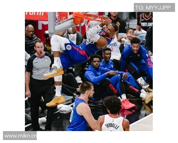 快船后卫全明星连续得分,助球队完胜对手 快船后卫全明星连续得分,助球队完胜对手